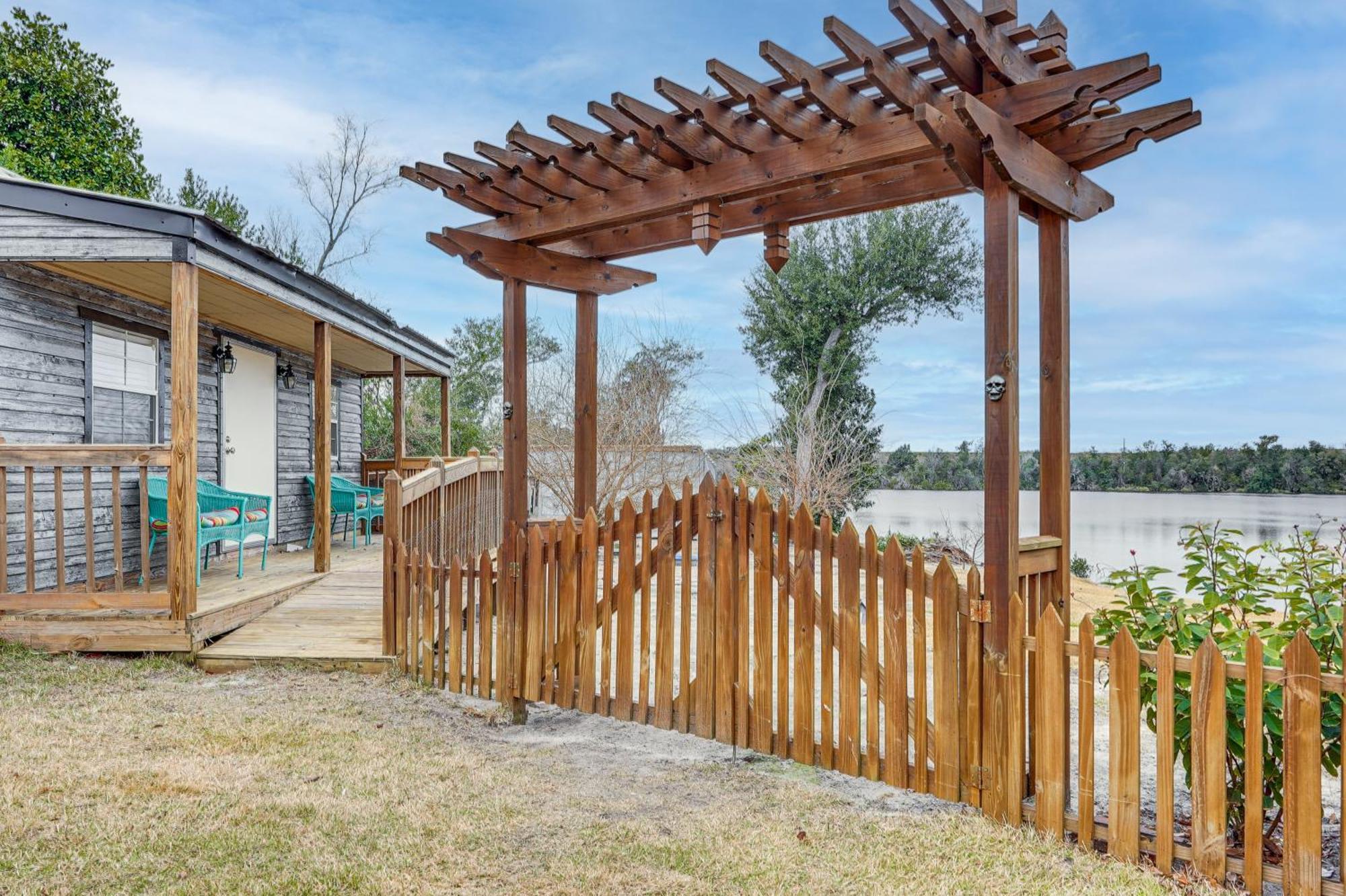 Lakefront With Hot Tub Access *
