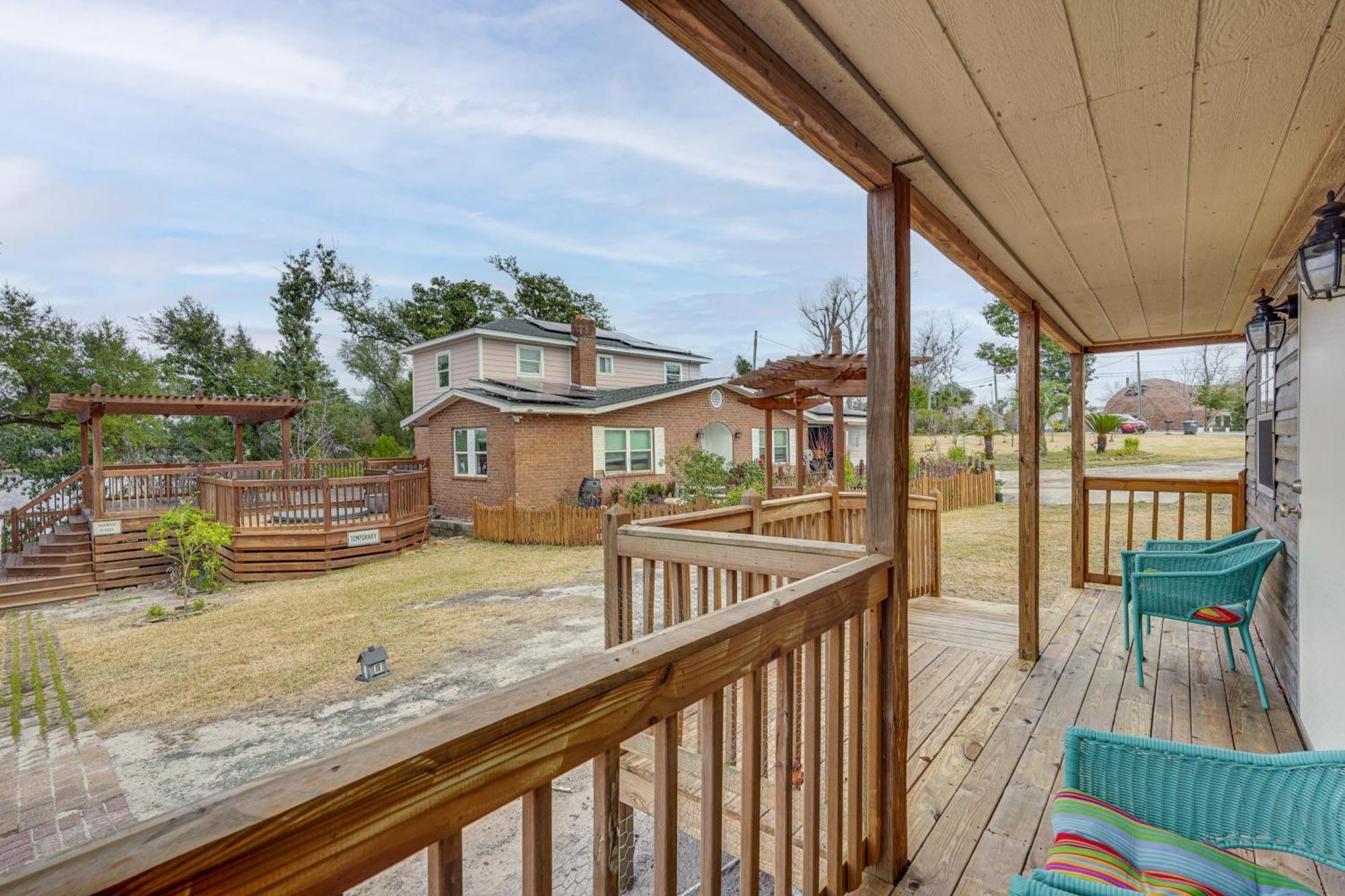 Lakefront With Hot Tub Access