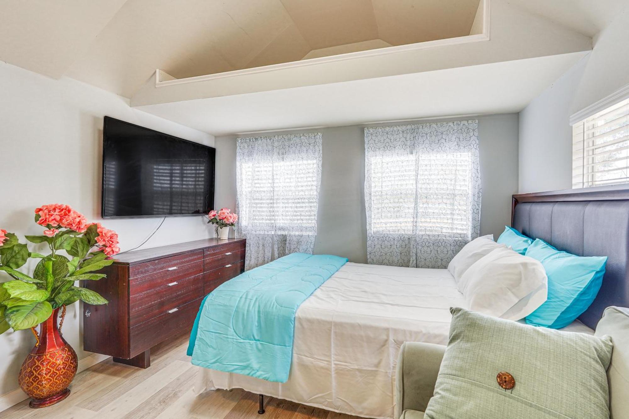 Apartment Lakefront With Hot Tub Access