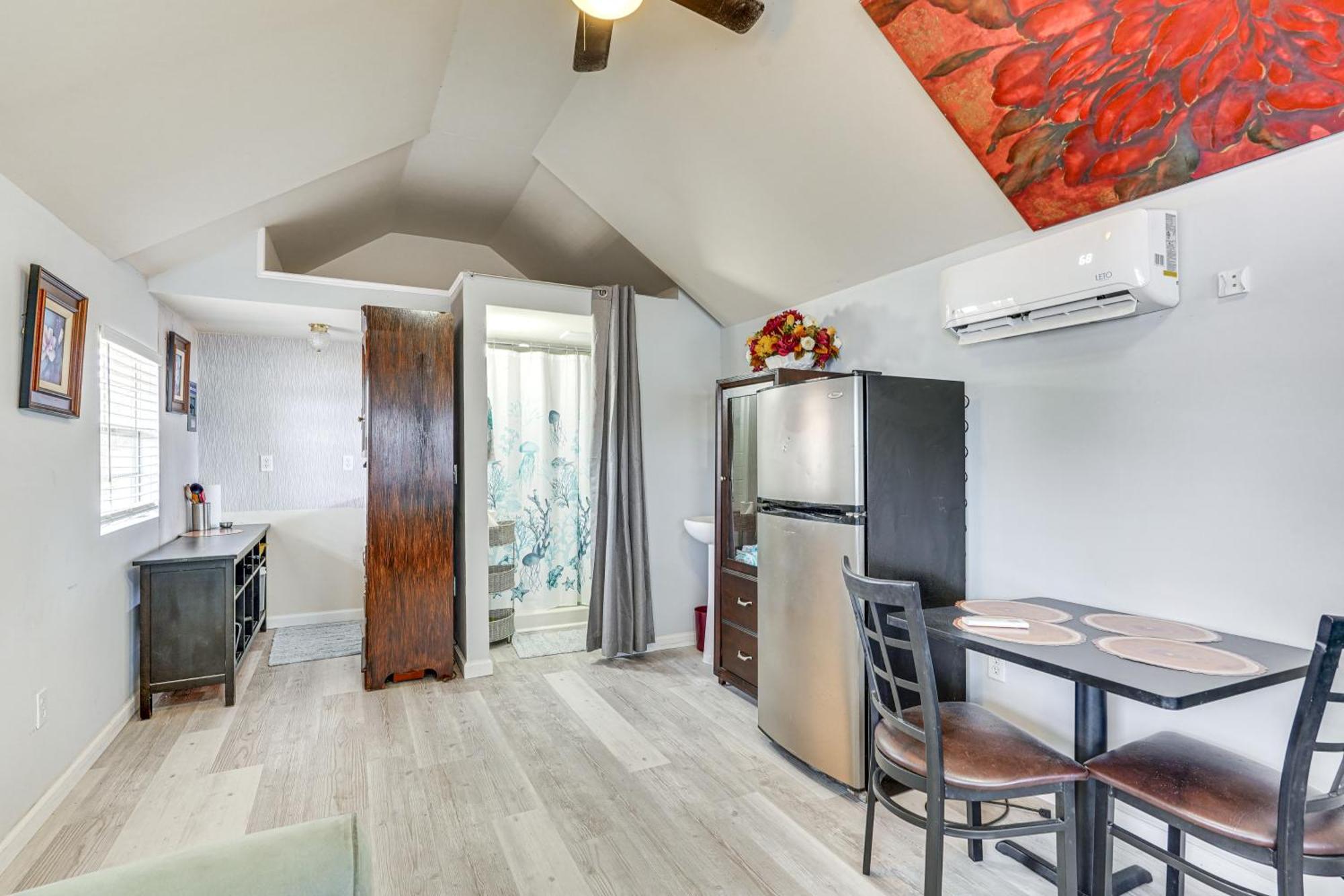 Lakefront With Hot Tub Access Apartment