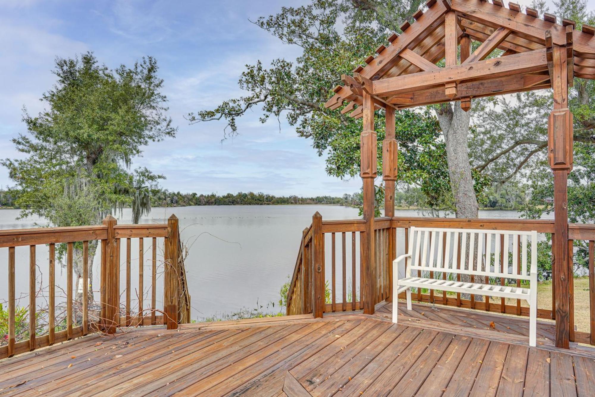 Lakefront With Hot Tub Access *