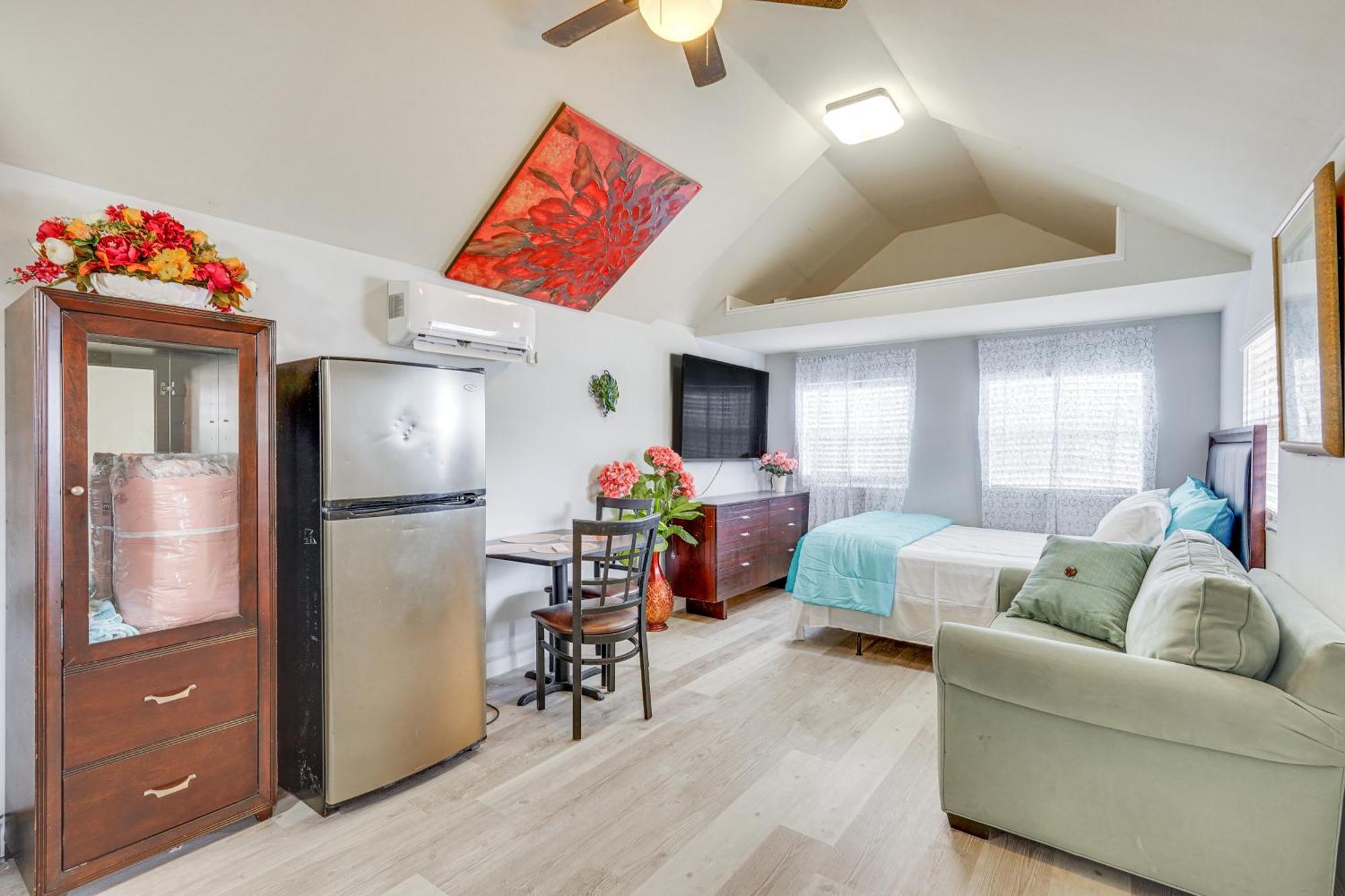 Lakefront With Hot Tub Access