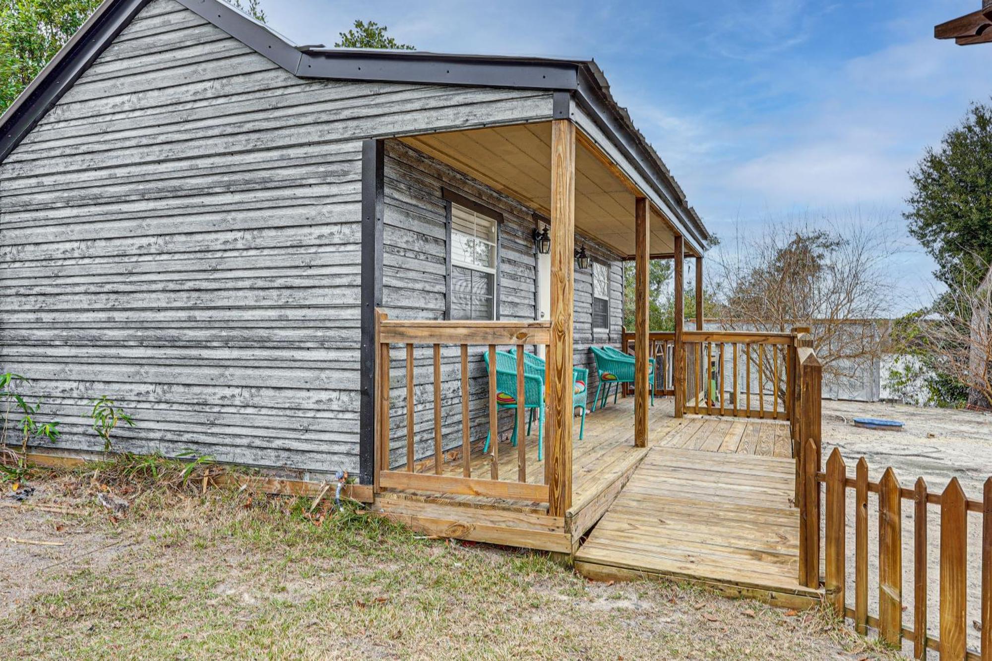 Lakefront With Hot Tub Access Apartment *